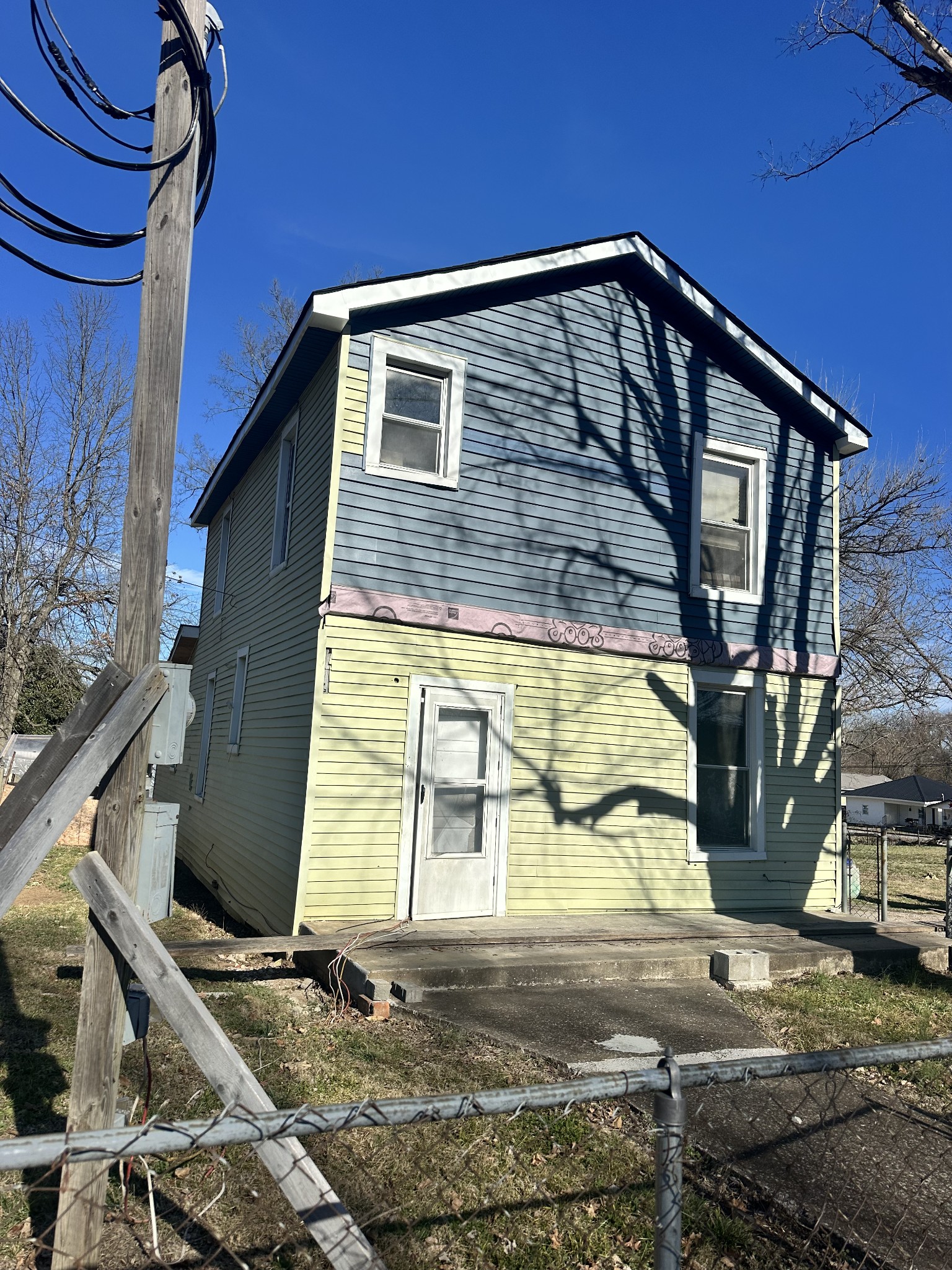 412 W 2nd St