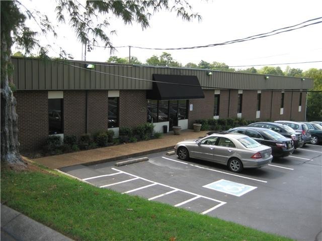 1187 Vultee Blvd