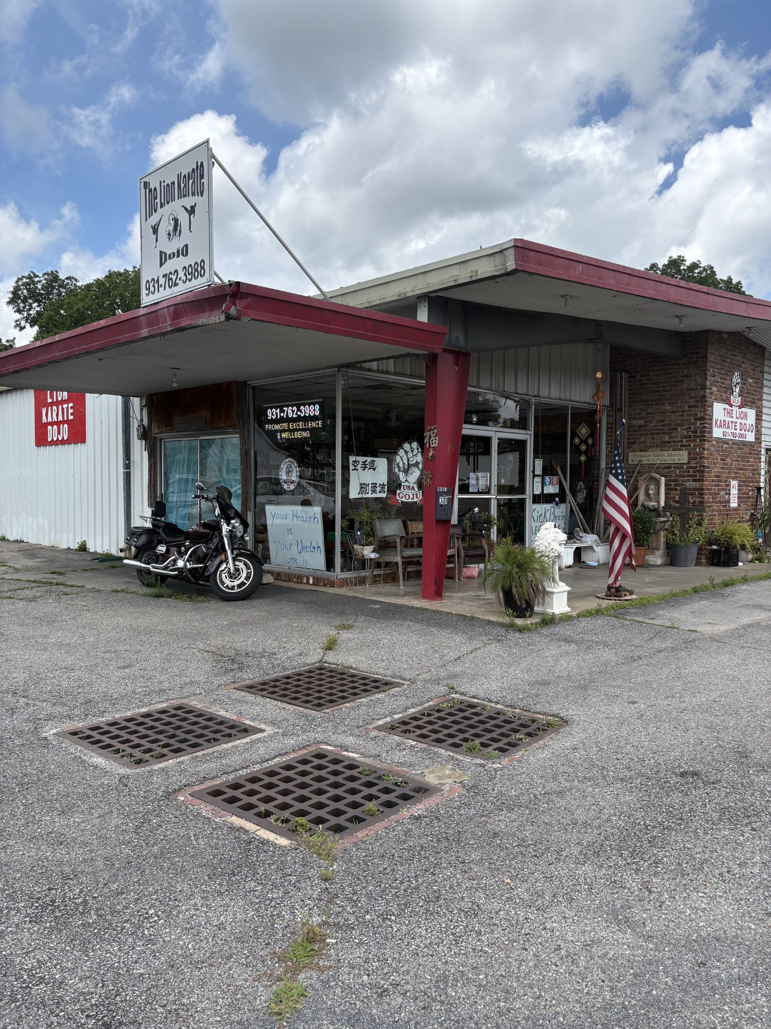 301 N Locust Ave
