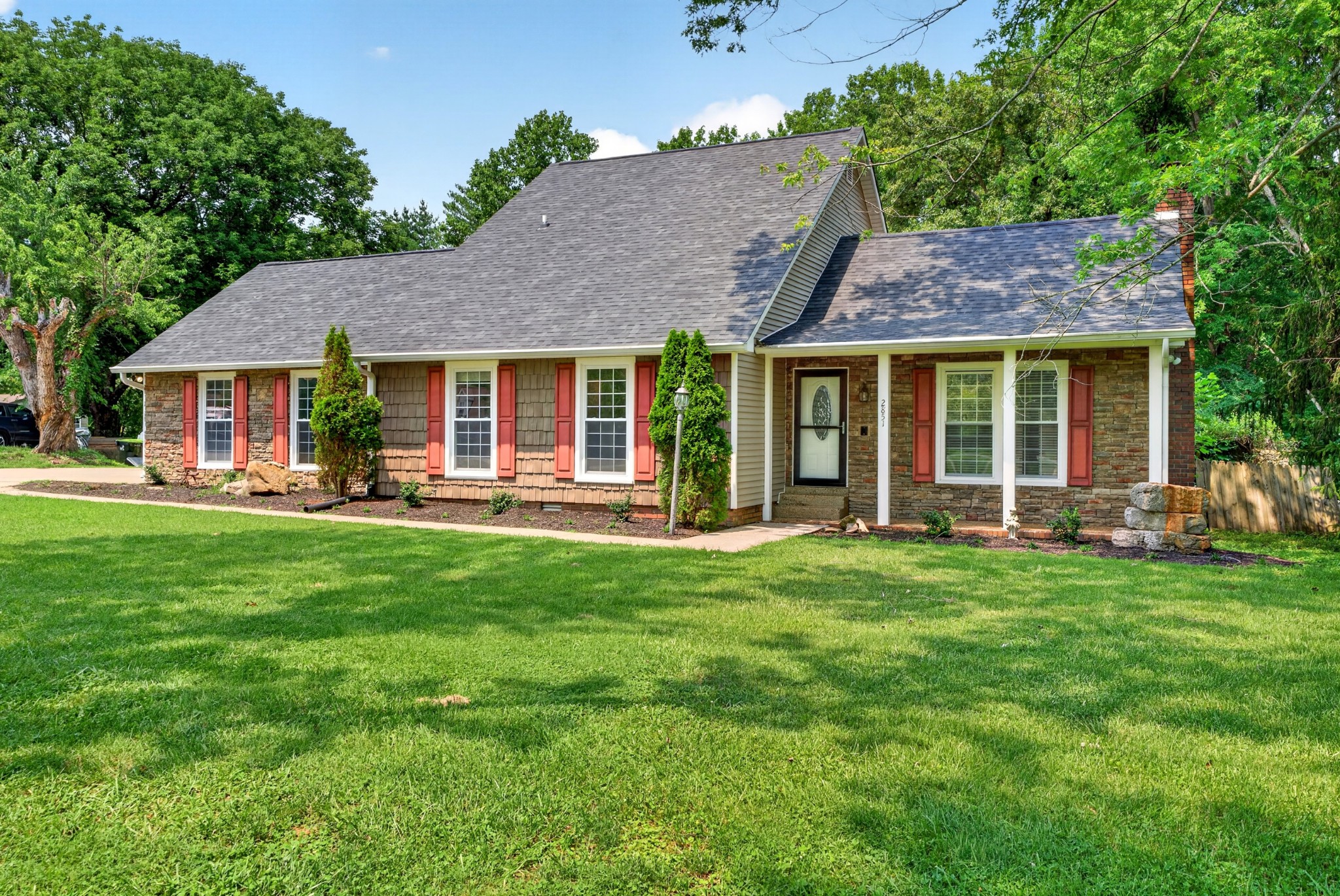 2851 Lawry Ln primary photo