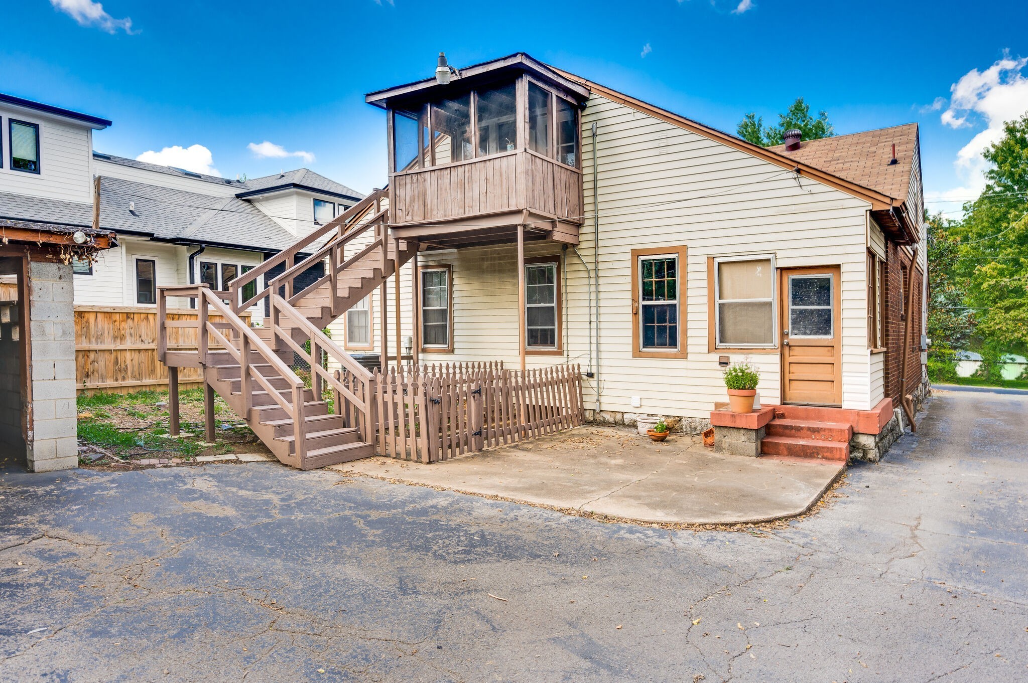 1501 Clayton Ave