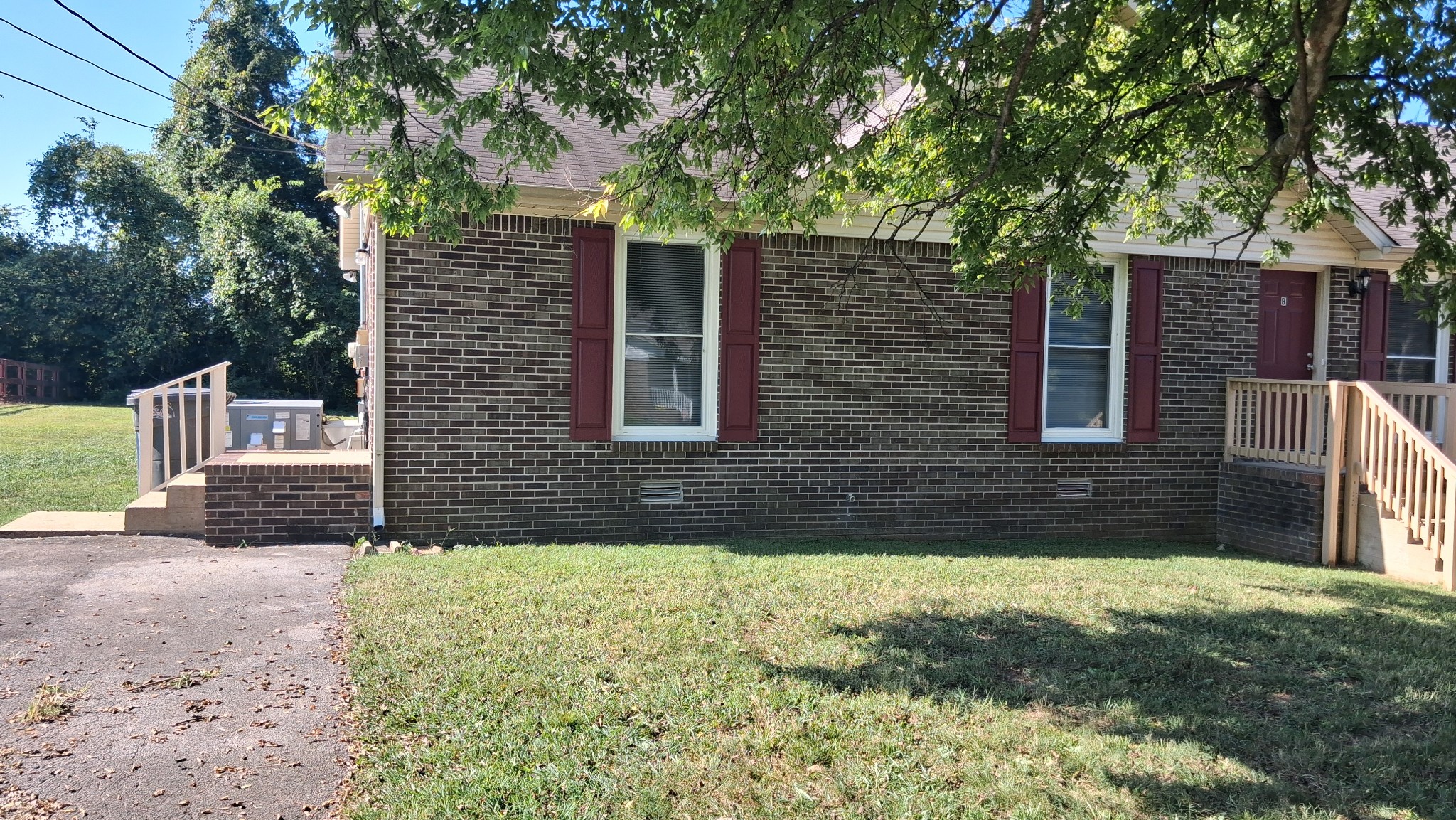 219 Hunter Dr primary photo