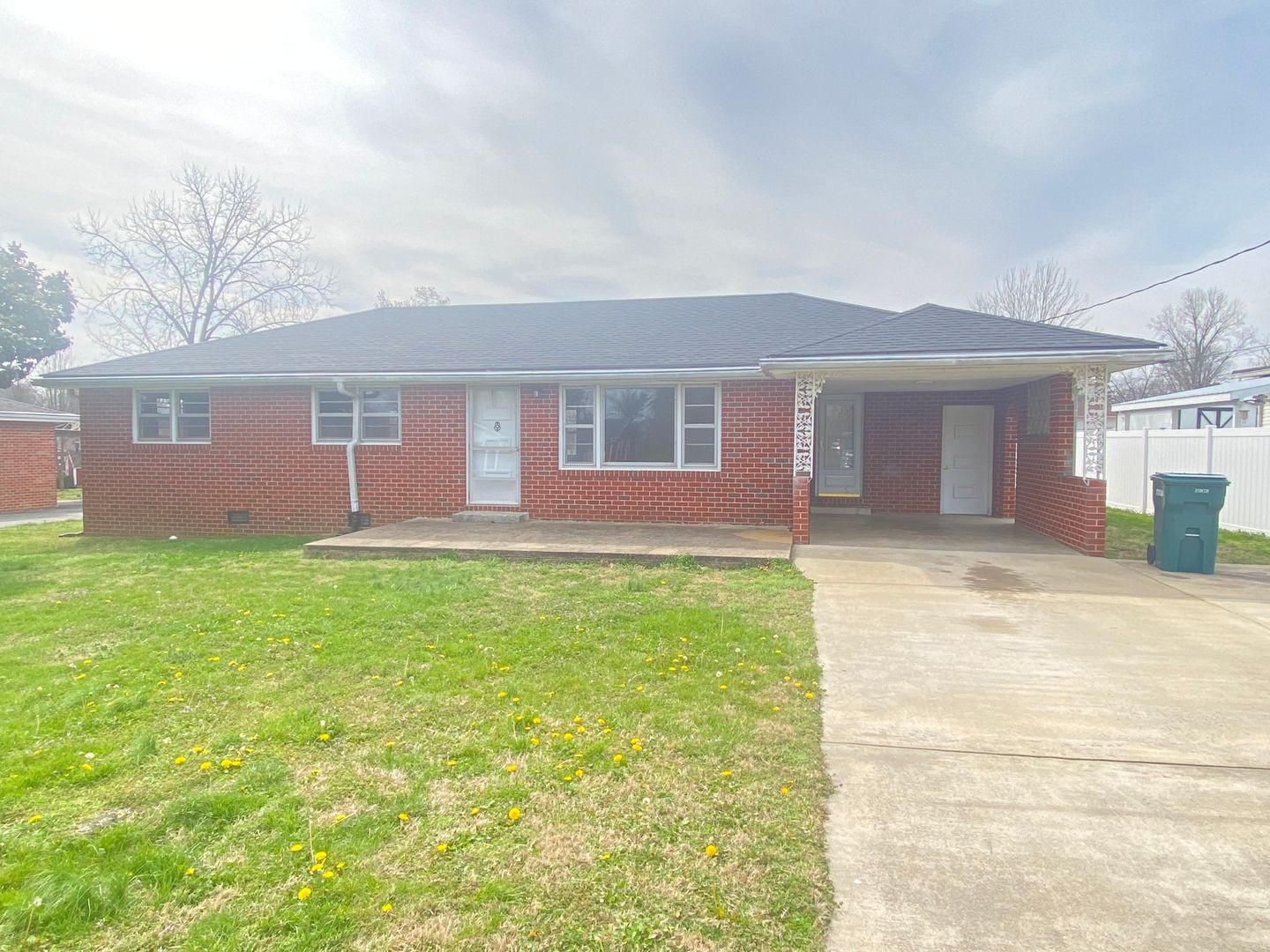 404 Vosswood Dr primary photo