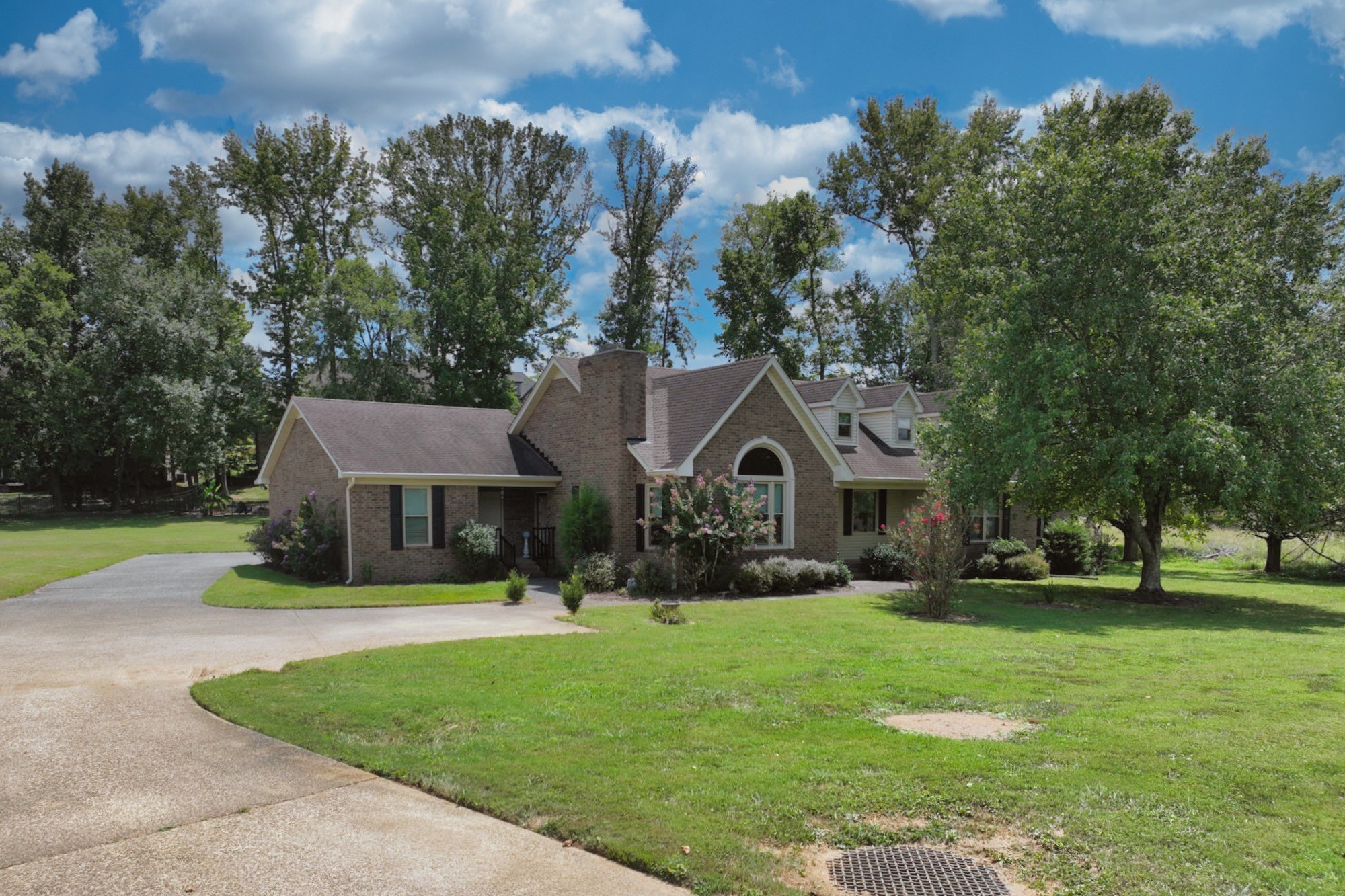 210 The Hollows Ct
