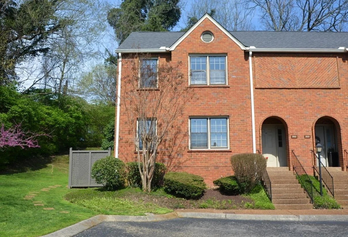 252 Westchase Dr