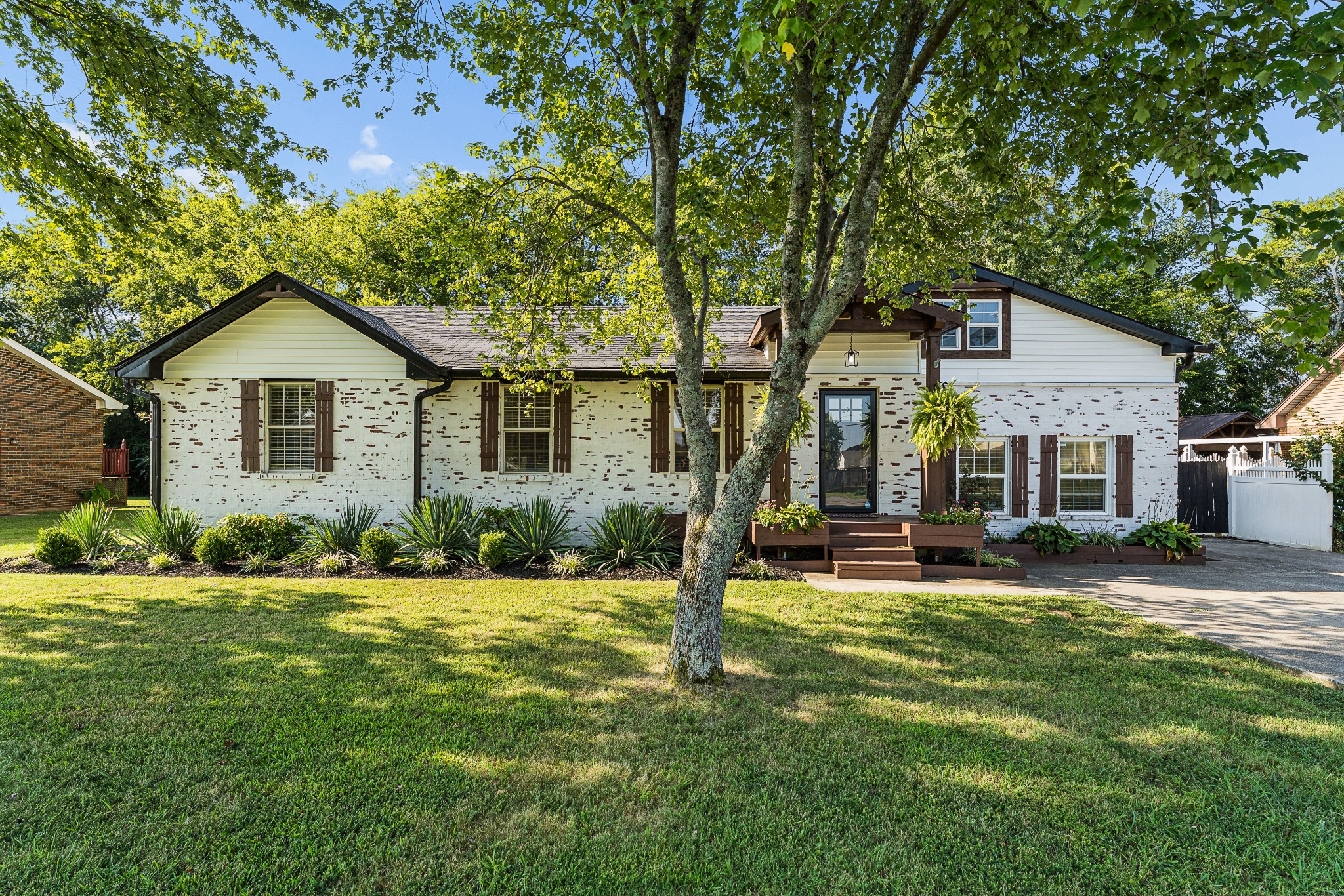 440 Lealand Ln