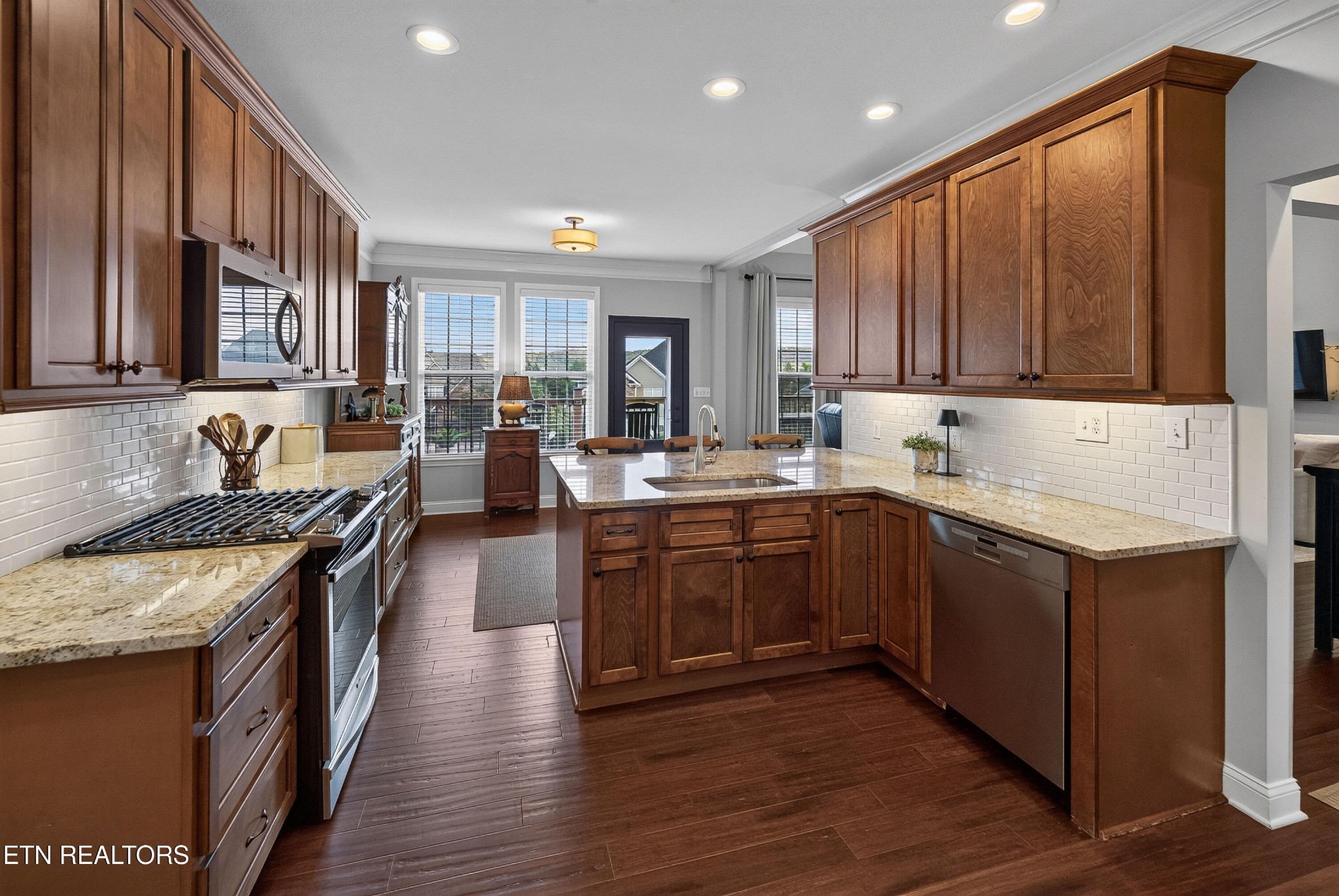 Photo 3