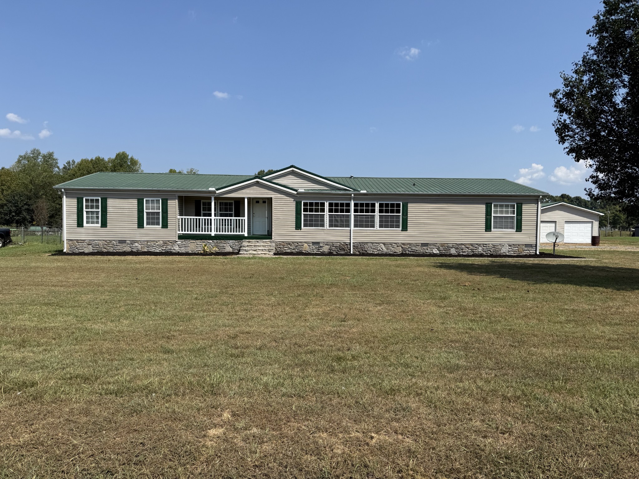 935 Pointe Ln primary photo