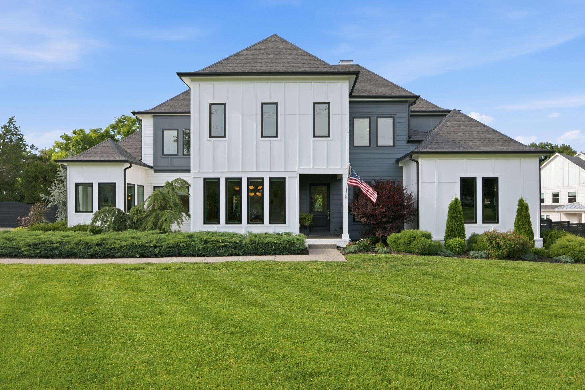848 W Hillwood Dr