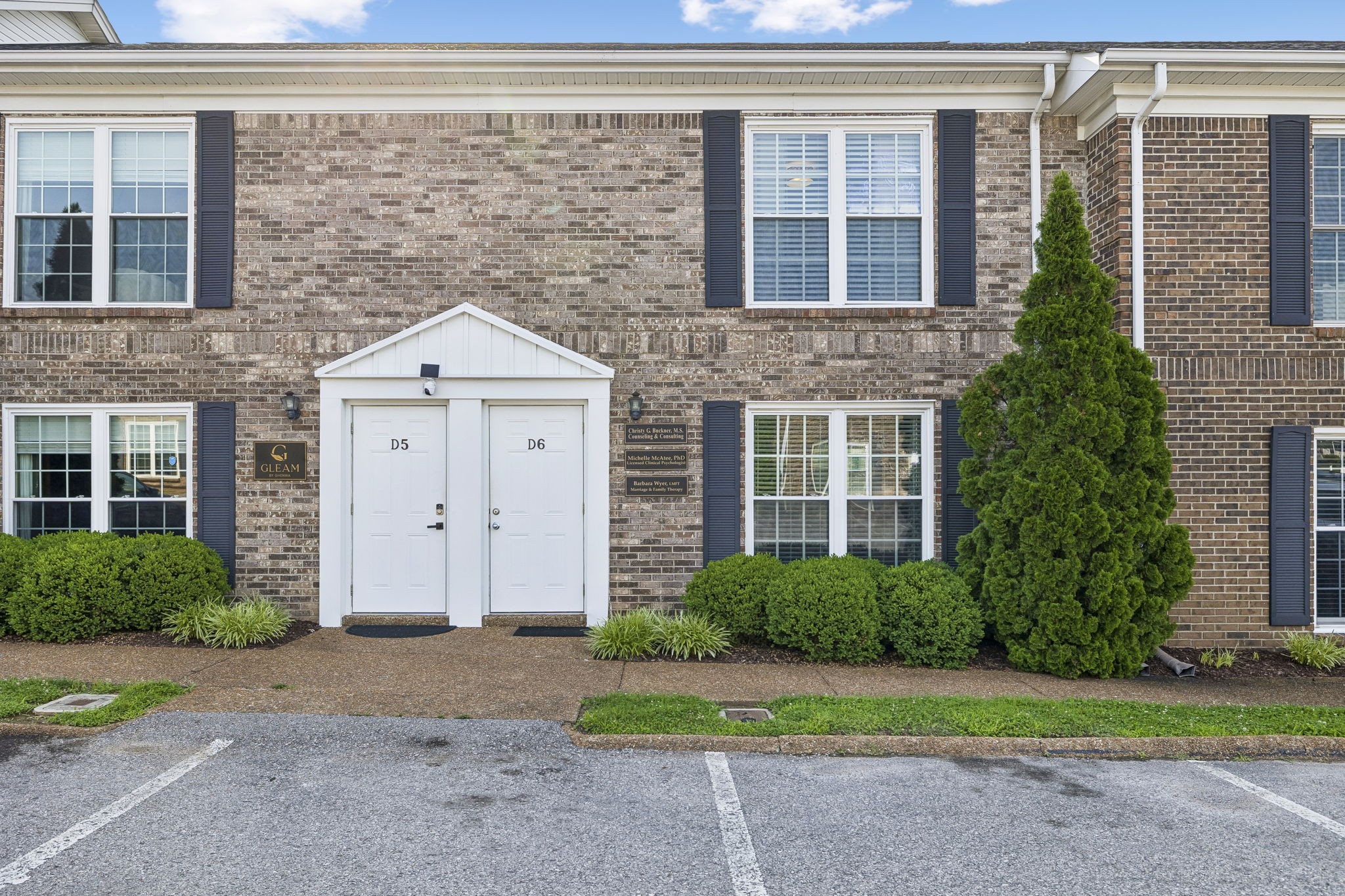 109 Holiday Ct D6