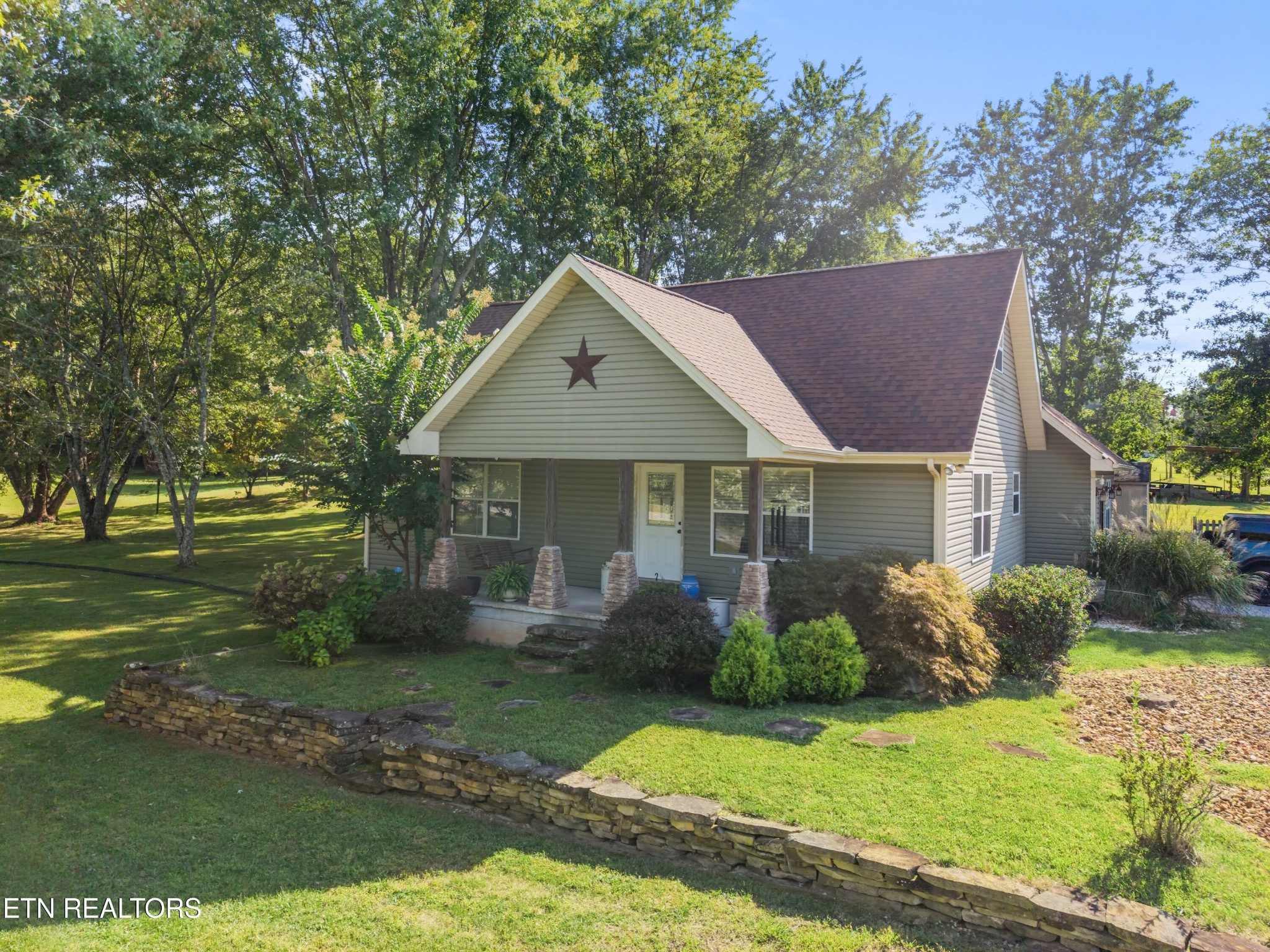 882 Pigeon Ridge Rd