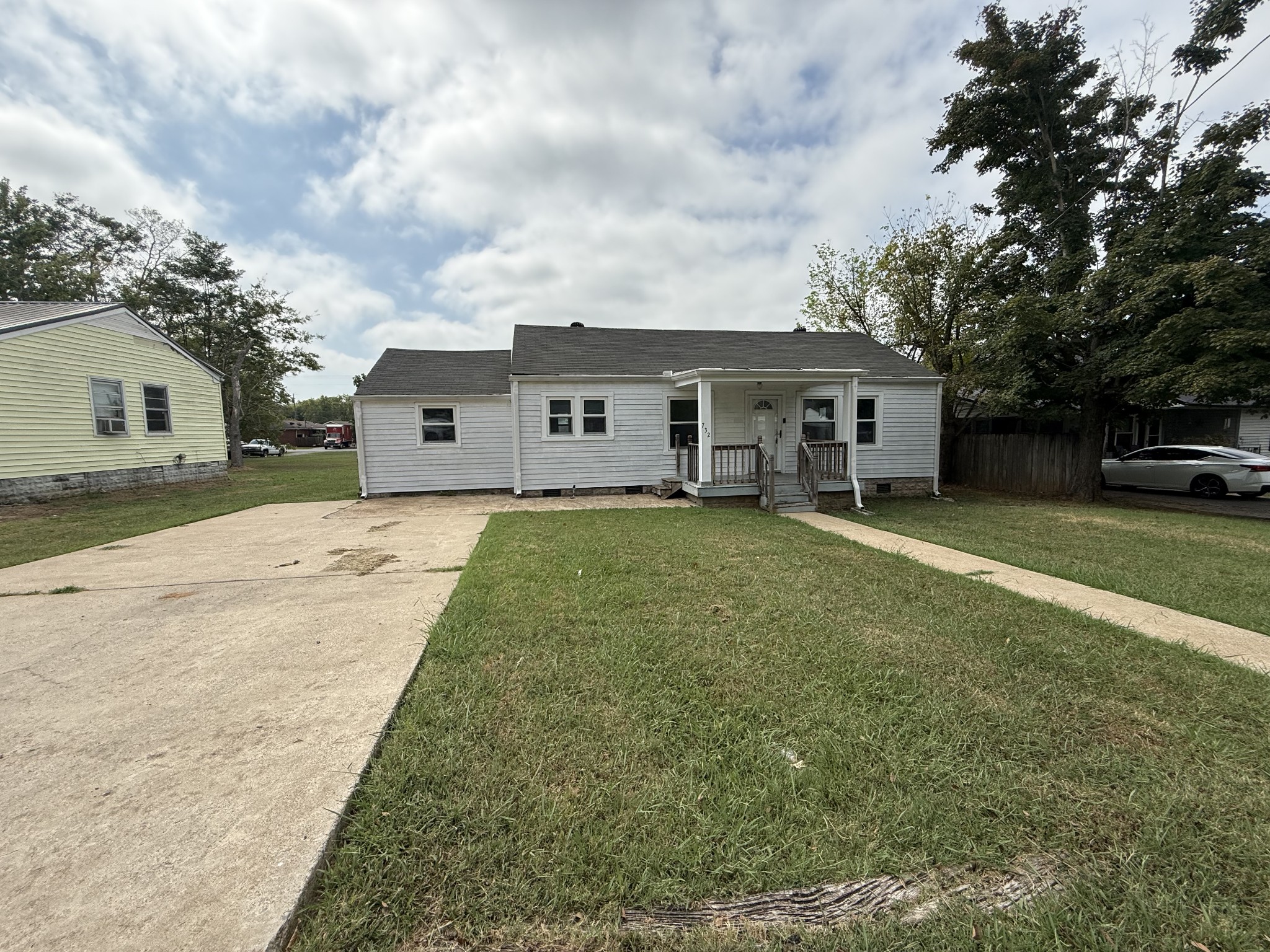 732 Meadowlane Dr