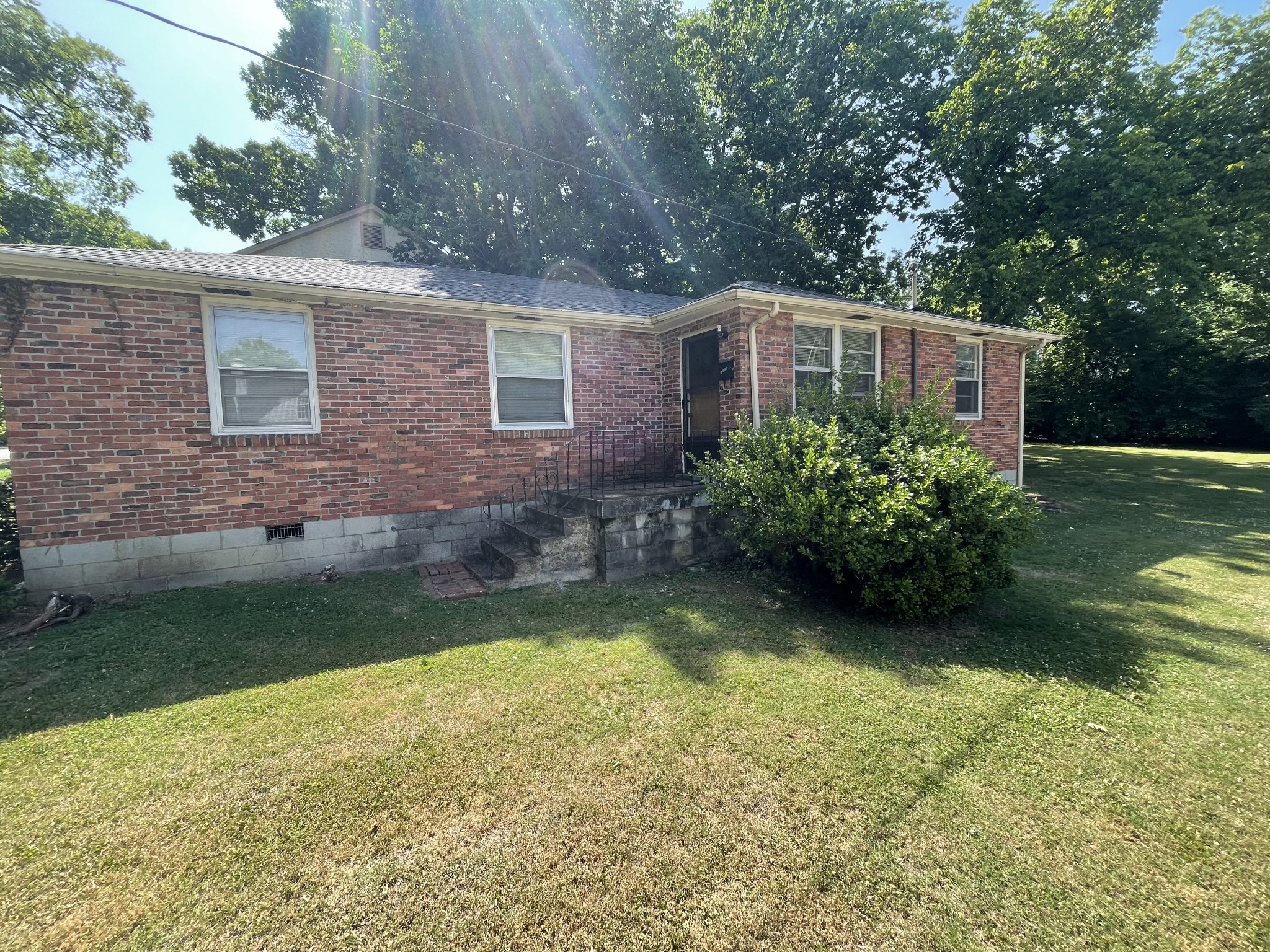 1915 Sweetbriar Ave