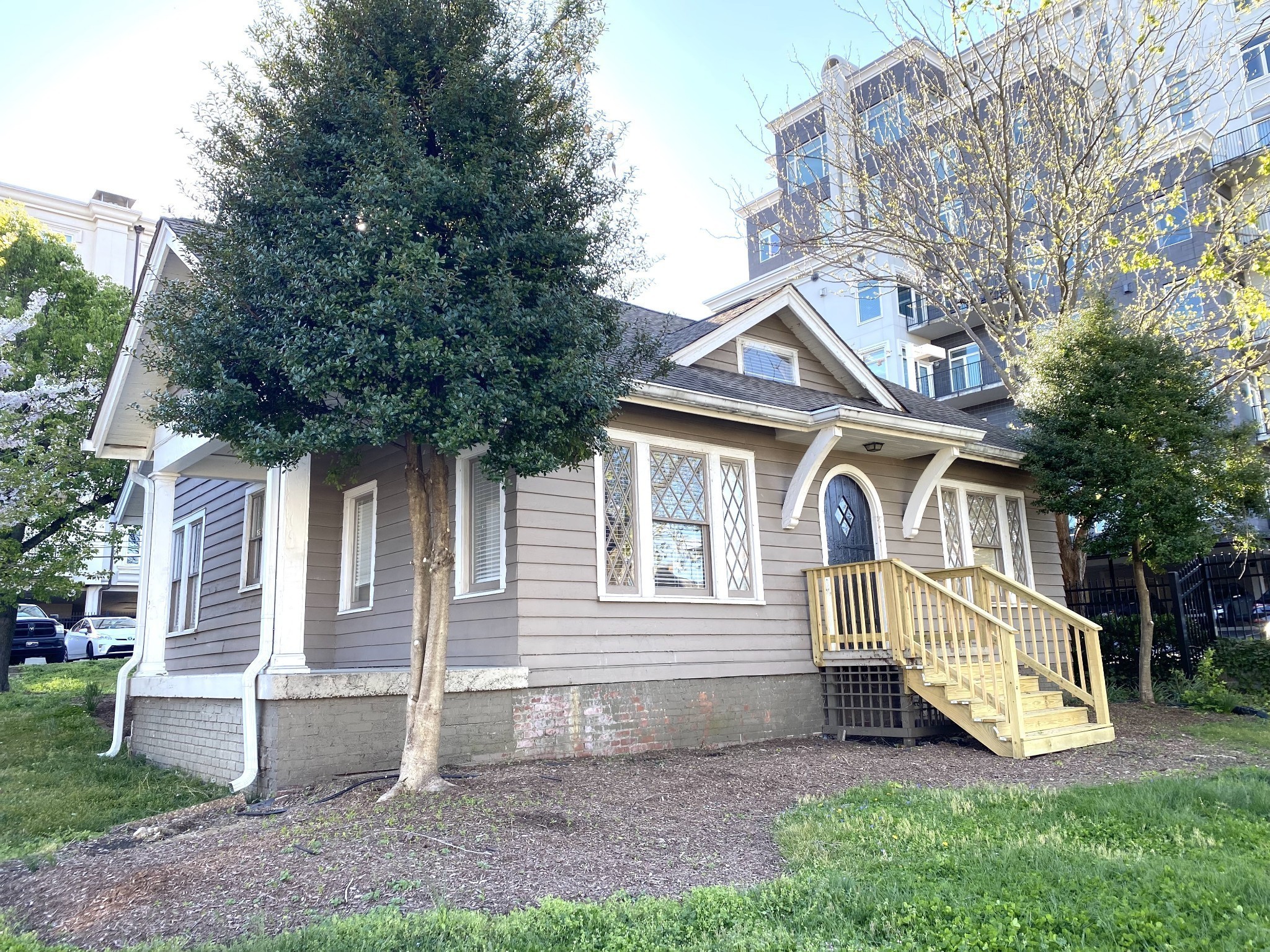 113 30th Ave, N primary photo