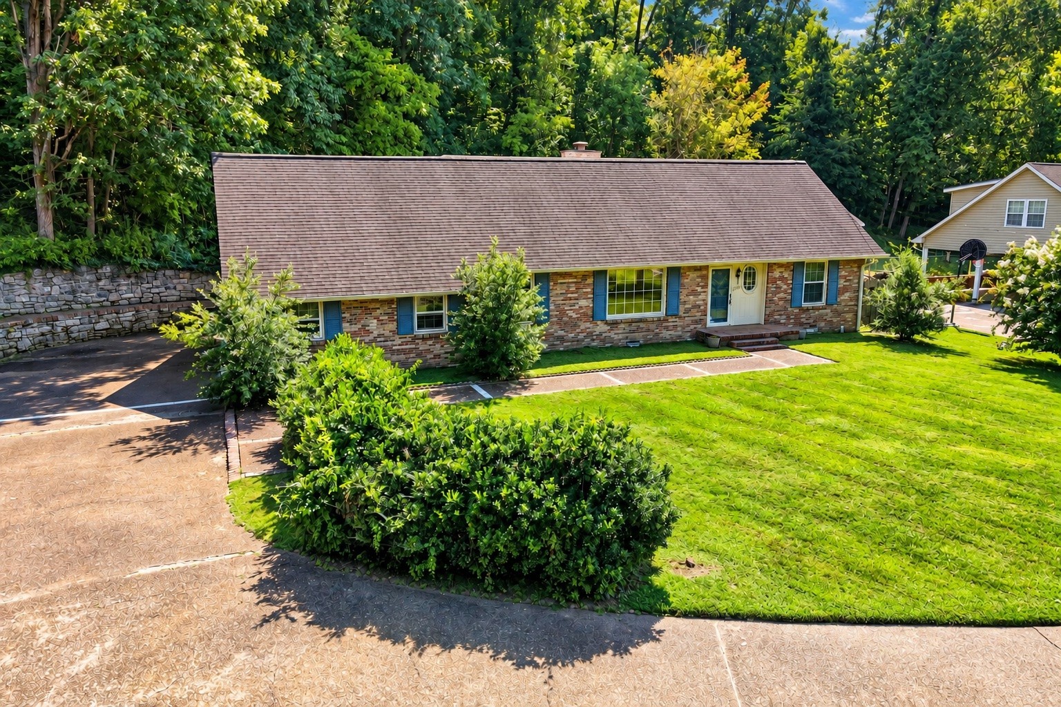 2739 Windemere Dr primary photo
