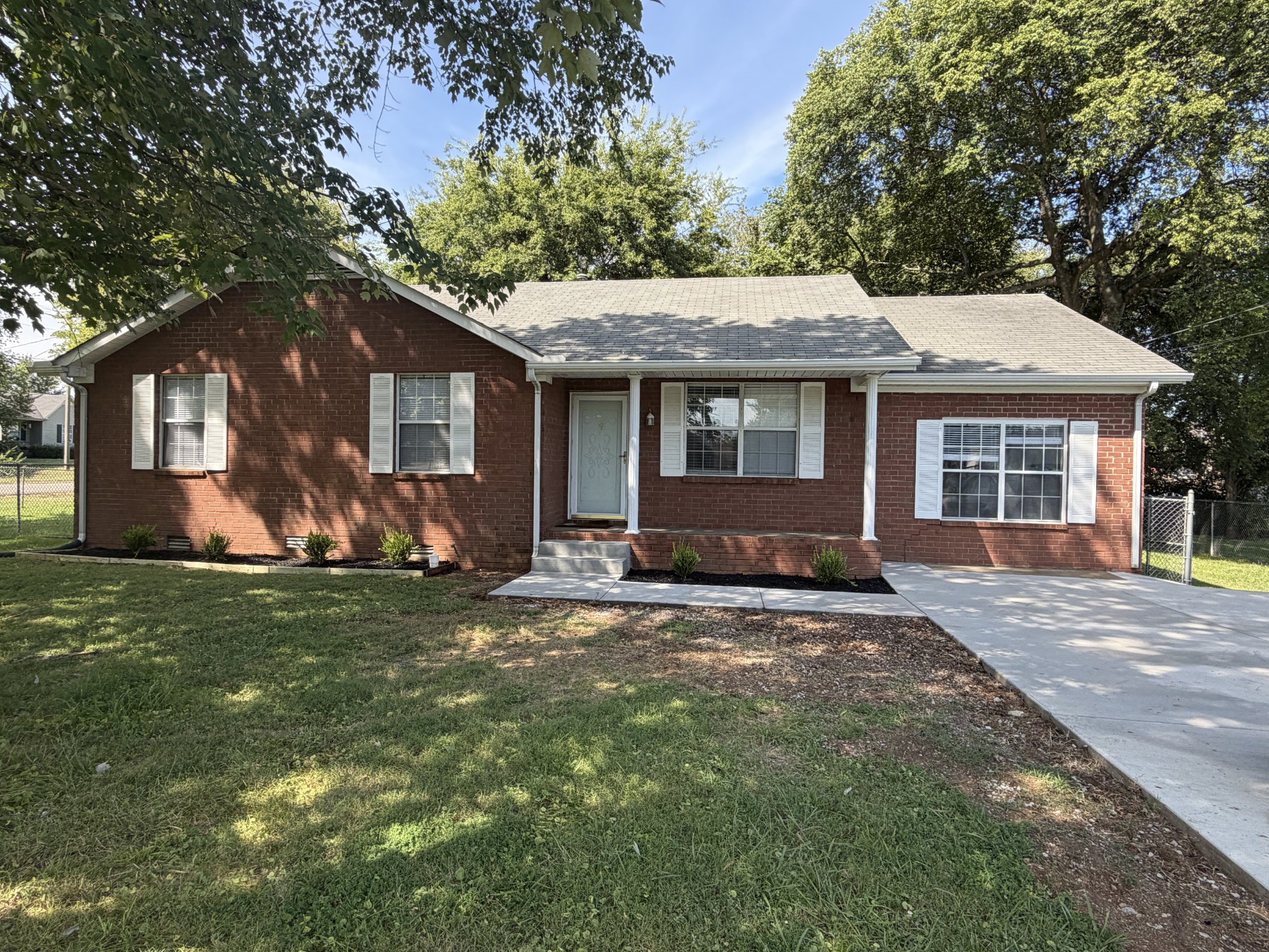 301 Summer Dr primary photo