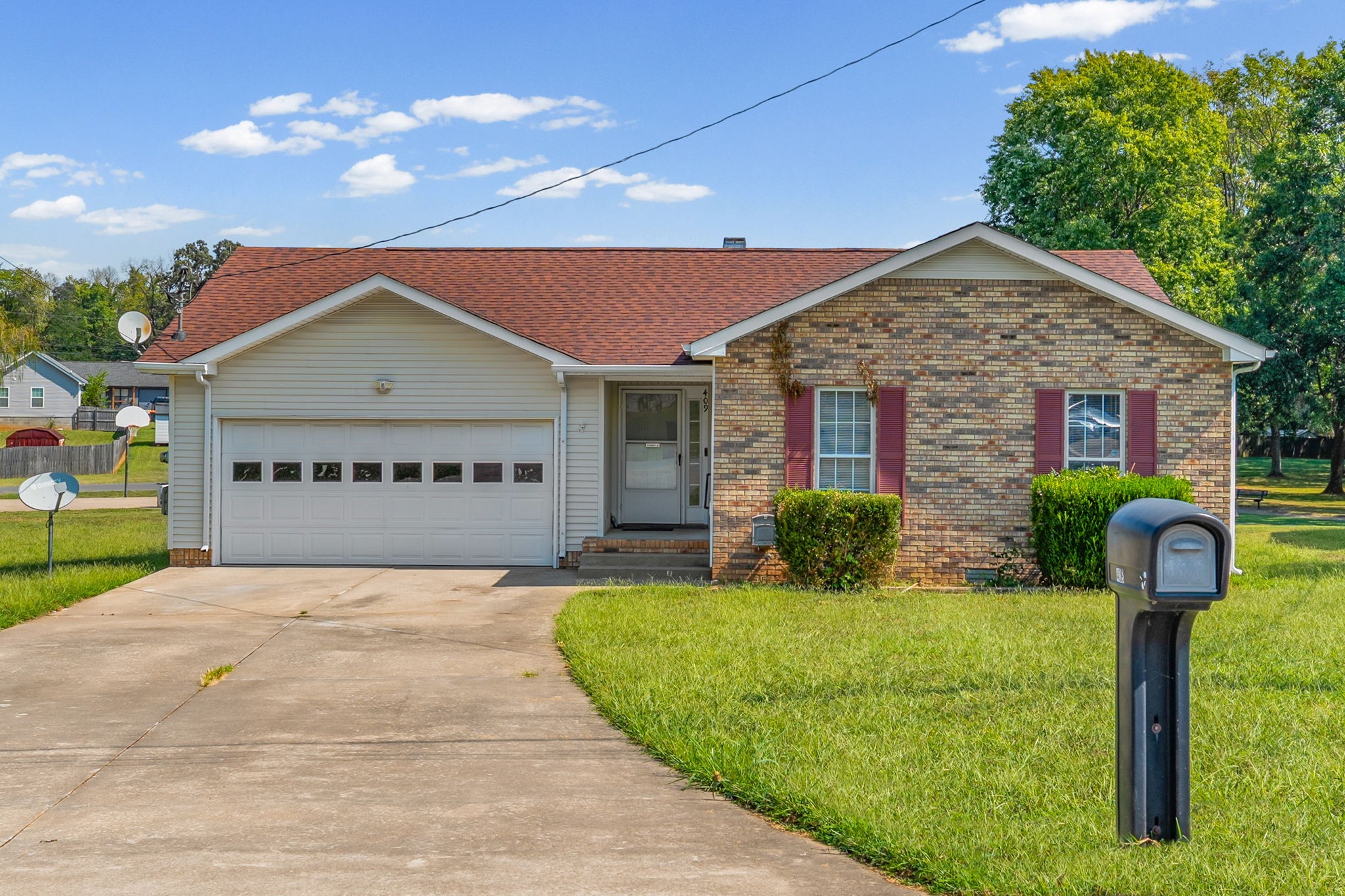409 Sandburg Dr