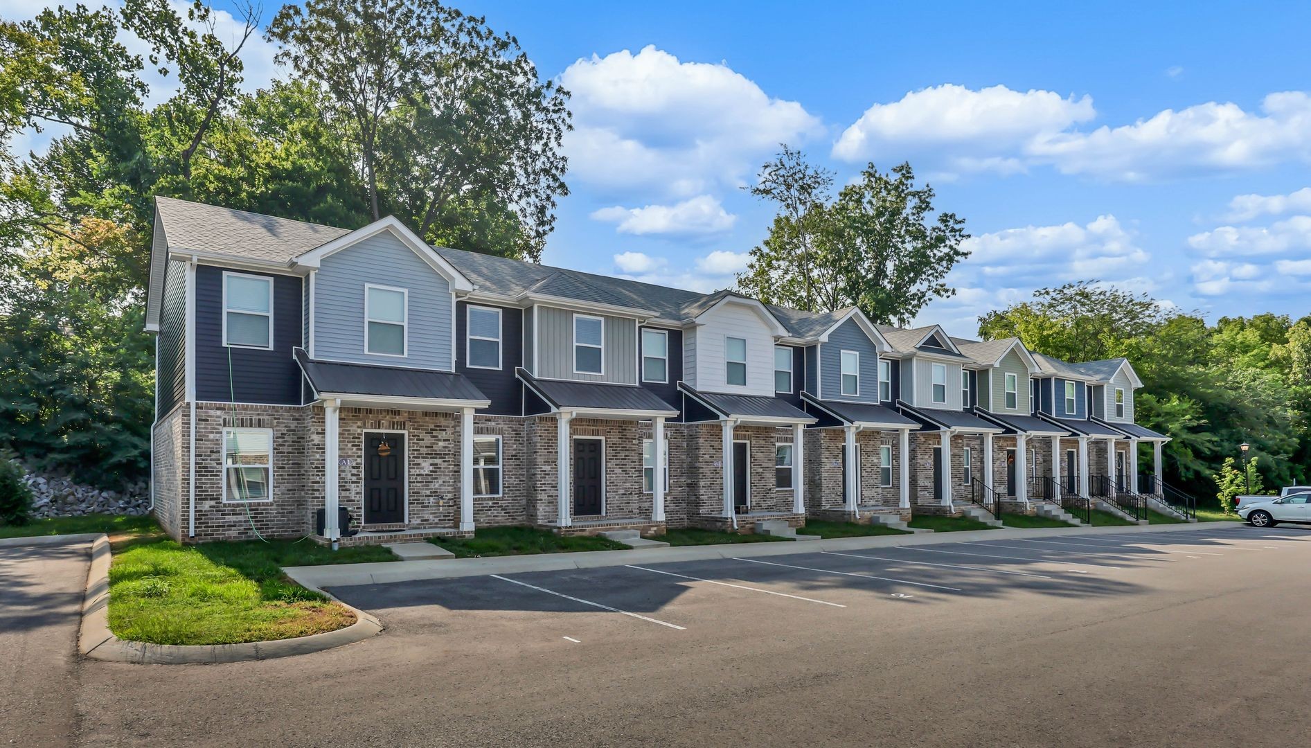 1115 Hillwood Dr