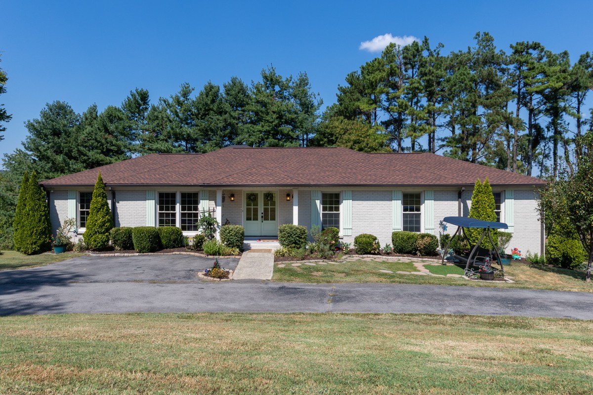 2221 Castlewood Dr primary photo