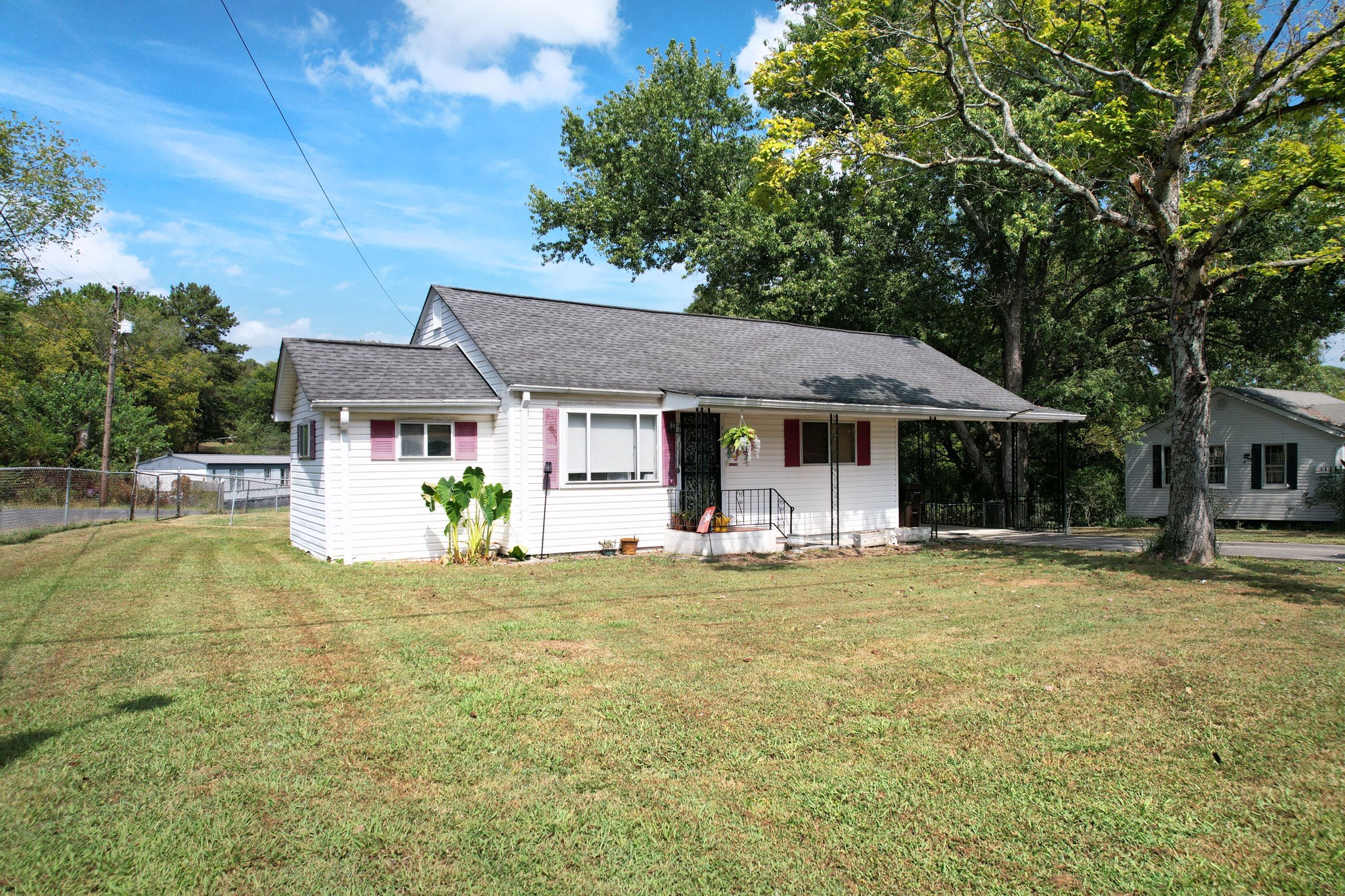 124 Parker Dr, NE