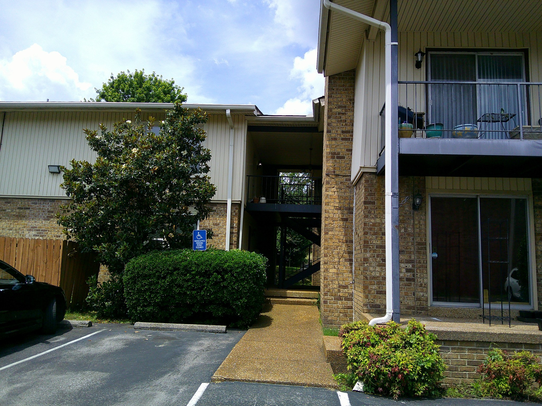 2116 Hobbs Rd