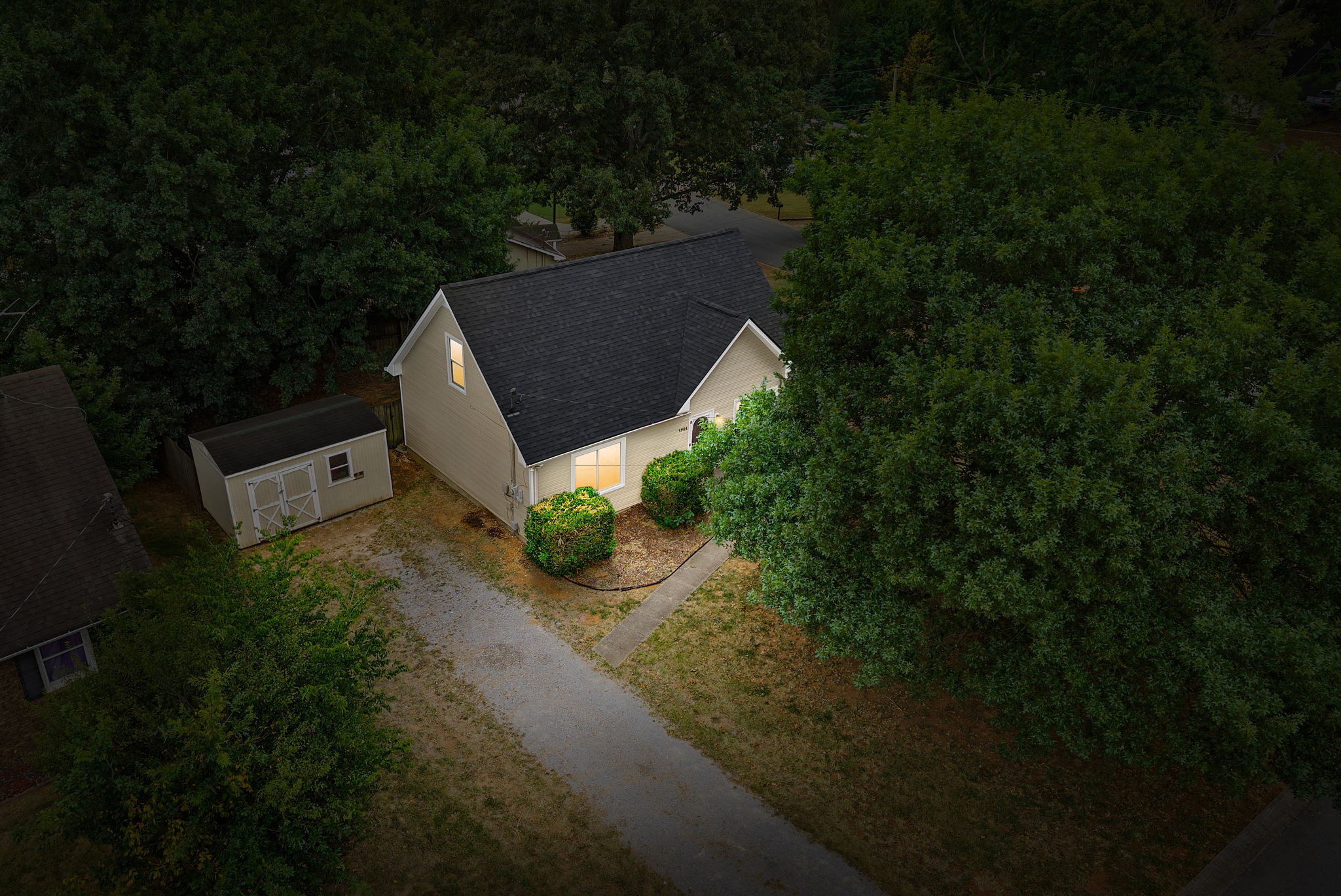 1901 Roan Dr primary photo