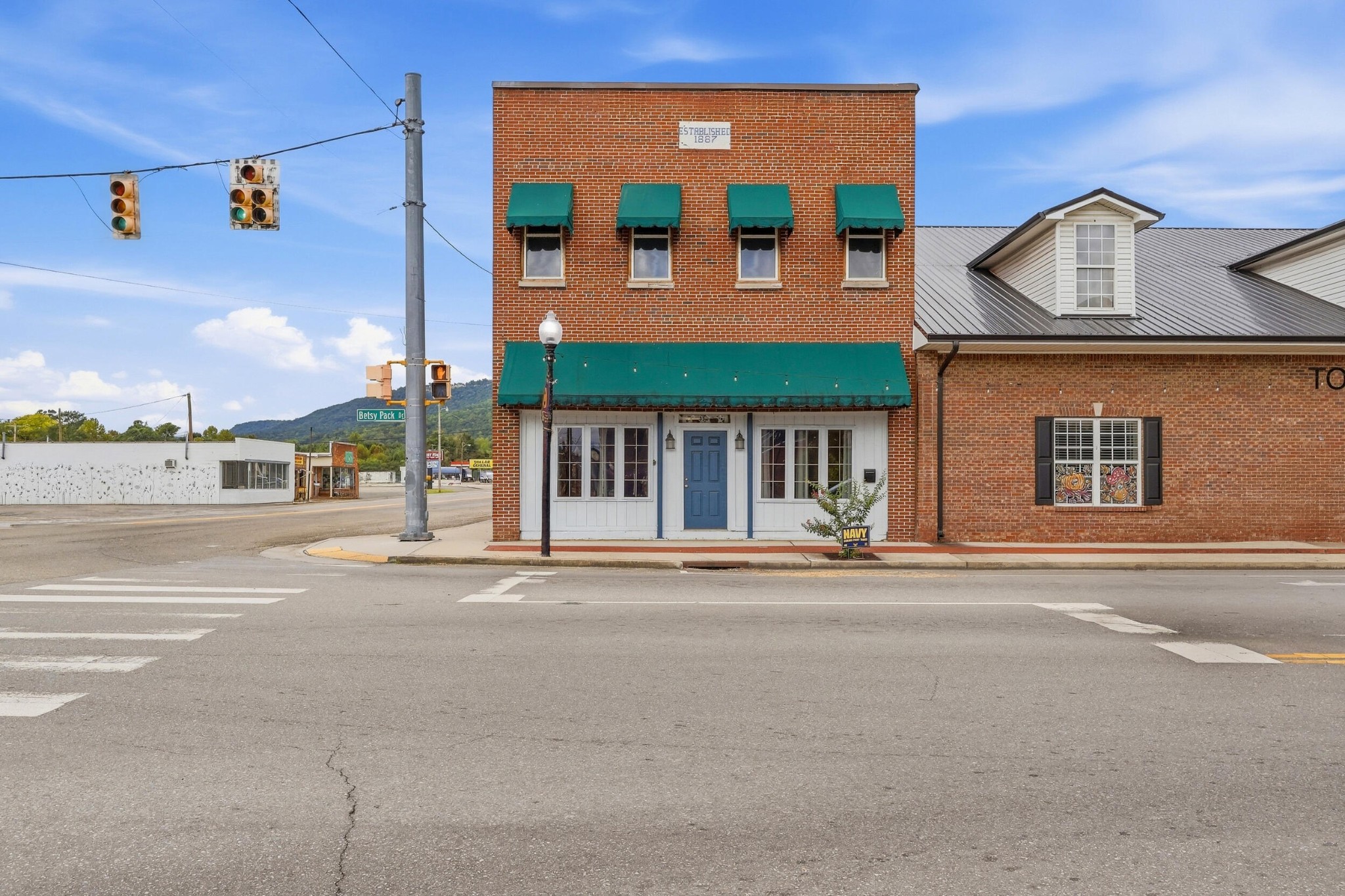 33 Courthouse Square