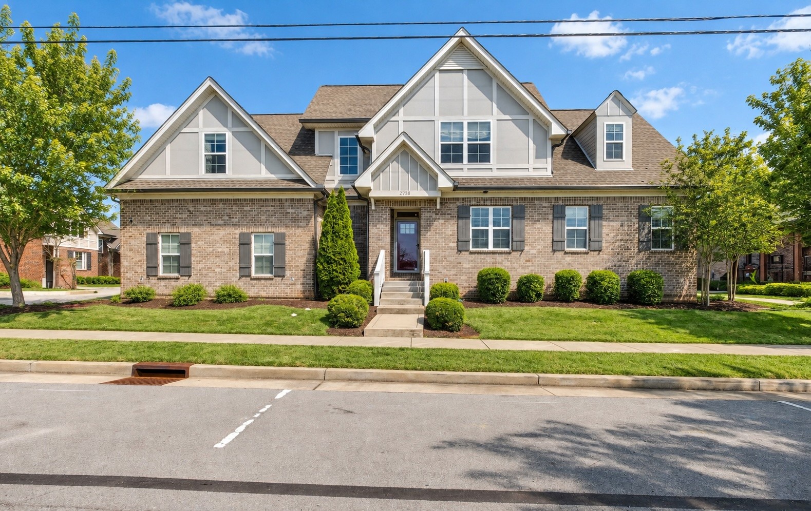 2738 Lakeland Dr