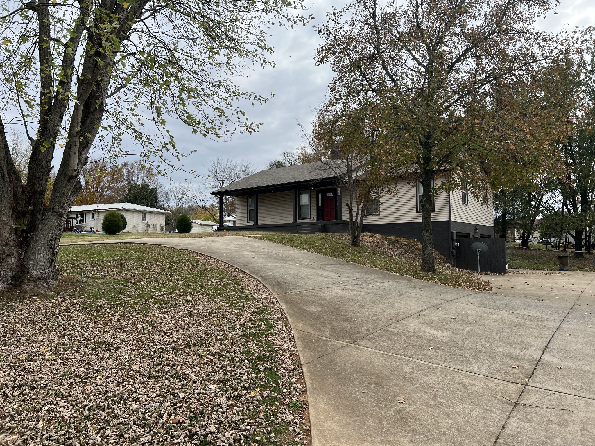 916 Rossview Rd