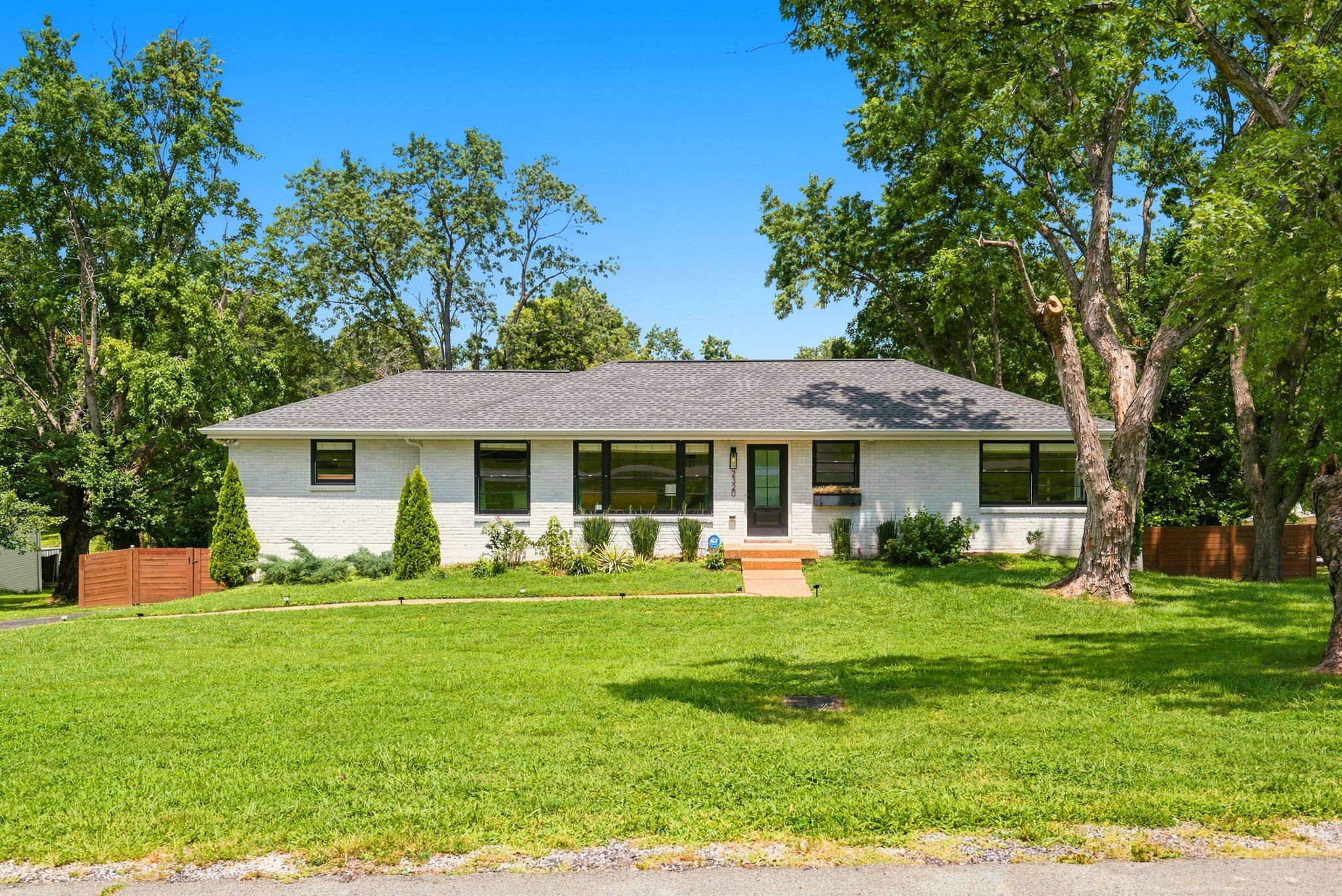 2320 Ridgeland Dr primary photo