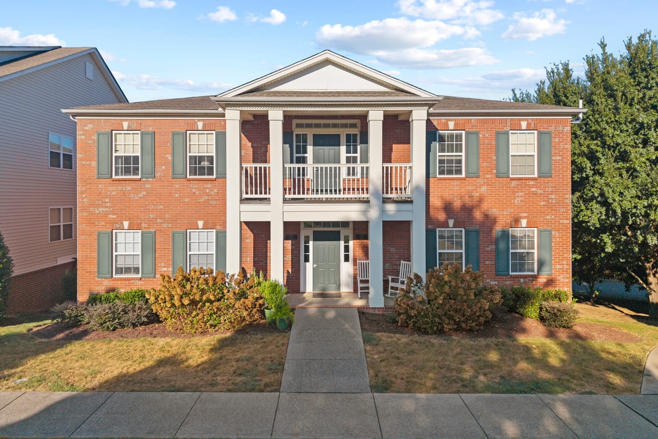1225 Park Run Dr