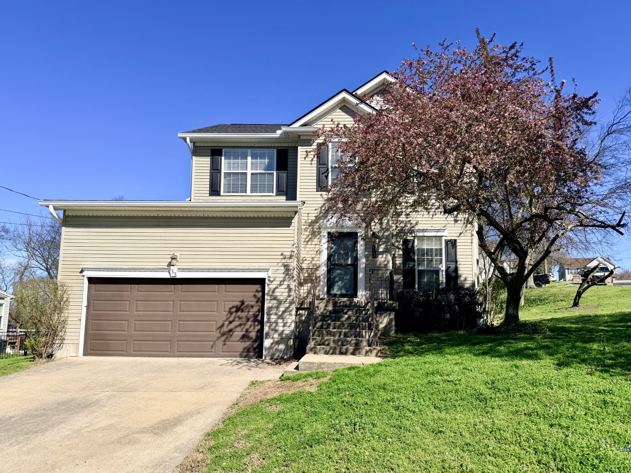 113 Waters Edge Ln