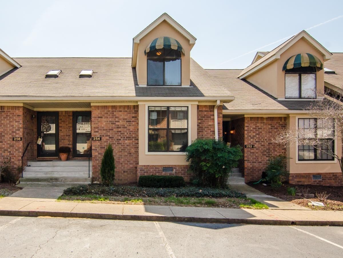 254 Glenstone Cir