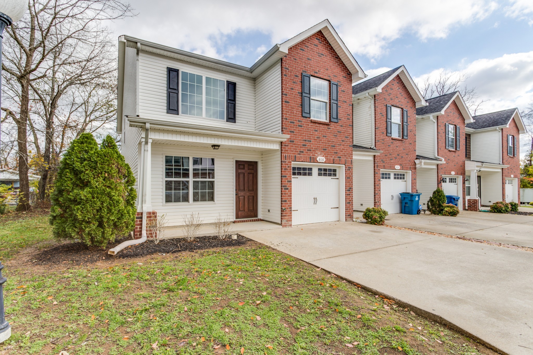 806 Bonneville Ln